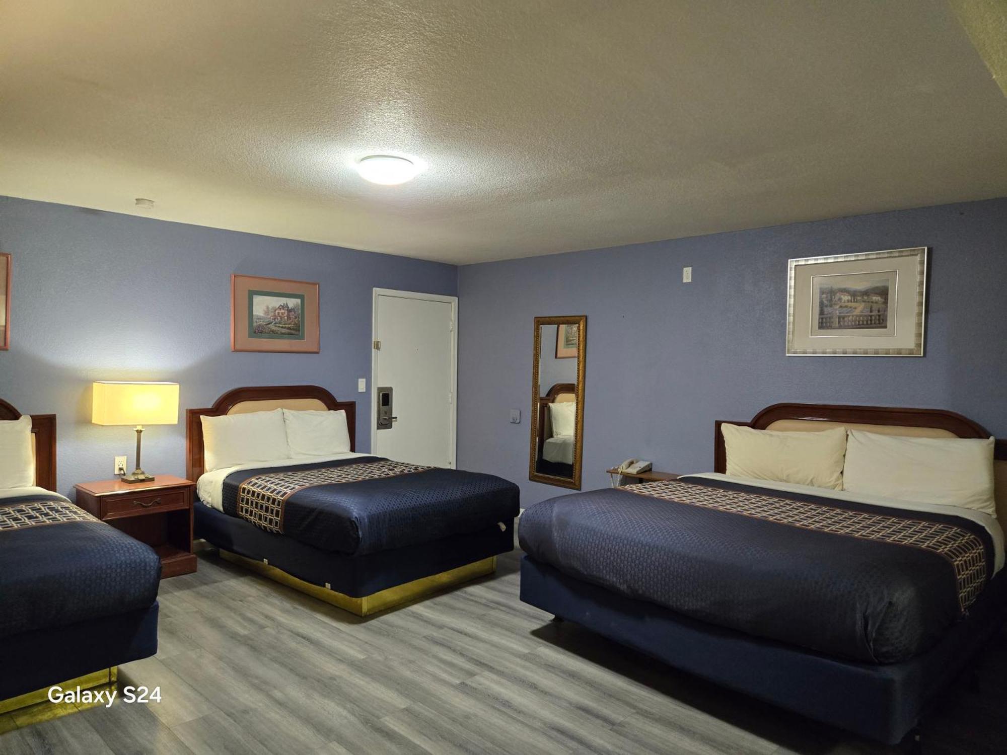Rodeway Inn & Suites Blythe I-10 Exterior photo