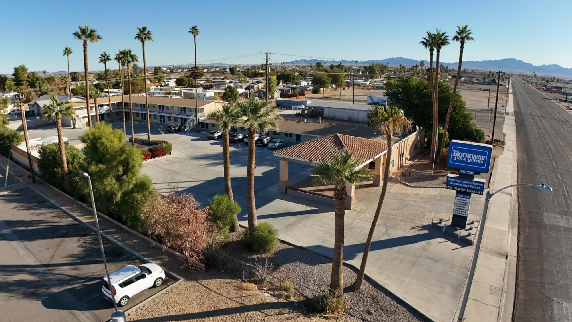 Rodeway Inn & Suites Blythe I-10 Exterior photo