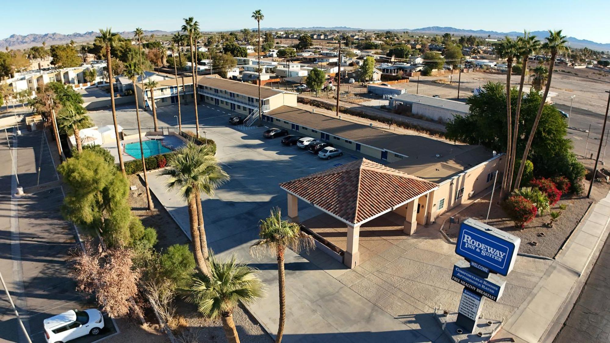 Rodeway Inn & Suites Blythe I-10 Exterior photo